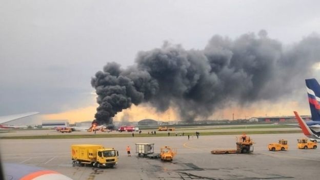 Máy bay chở khách của Nga cháy dữ dội sau khi hạ cánh khẩn cấp, 41 người thiệt mạng - 3