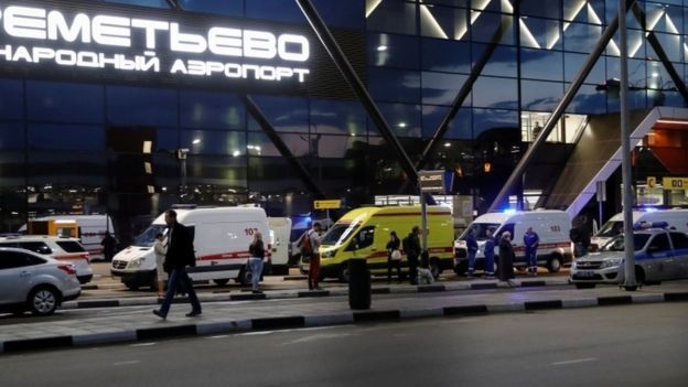 Máy bay chở khách của Nga cháy dữ dội sau khi hạ cánh khẩn cấp, 41 người thiệt mạng - 4