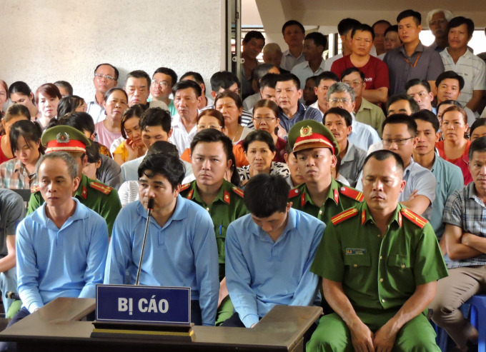 Các cựu cán bộ ngân hàng Agribank huyện Krông Bông, Đắk Lắk tại phiên xử sơ thẩm.