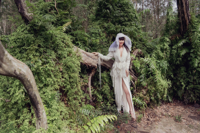 Hoa hậu thực hiện bộ ảnh ở rừng tràm cổ.