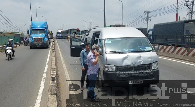 Liên tiếp 2 vụ va chạm xảy ra tại cầu Bình Thuận