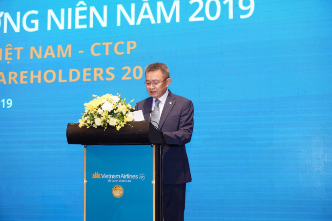Ông Dương Trí Thành - Tổng giám đốc Vietnam Airlines trình bày Báo cáo kết quả sản xuất kinh doanh năm 2018 và các chỉ tiêu chính của kế hoạch sản xuất kinh doanh năm 2019.
