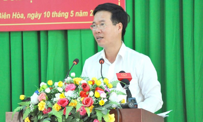 ĐBQH Võ Văn Thưởng, Ủy viên Bộ Chính trị, Bí thư Trung ương Đảng, Trưởng ban Tuyên giáo Trung ương phát biểu tại hội nghị tiếp xúc cử tri.