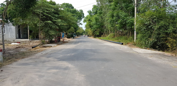 Dự án đường tỉnh lộ 10A đoạn từ nghĩa trang liệt sĩ huyện đến đường Nội thị số 2 đã được hoàn thành và đưa vào sử dụng từ cuối năm 2014 nhưng đến nay đơn vị thi công là Công ty TNHH MTV  xây dựng Vinh Phú vẫn chưa nhận được hết số tiền từ UBND huyện Phú Vang và Ban QLDA huyện này.