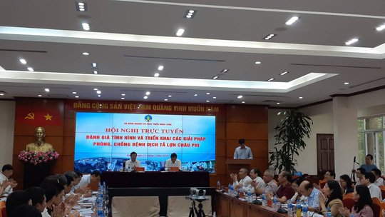 Phó Thủ tướng Trịnh Đình Dũng và Bộ trưởng NN-PTNT Nguyễn Xuân Cường chủ trì hội nghị (ảnh Báo người lao động)