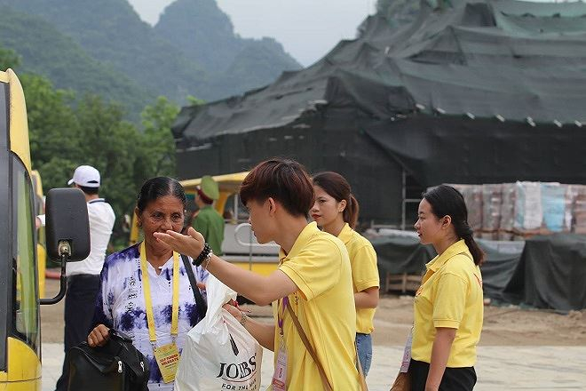 Hình ảnh áo vàng của các tình nguyện viên đã ghi được ấn tượng tốt đẹp của đại biểu trong và ngoài nước.