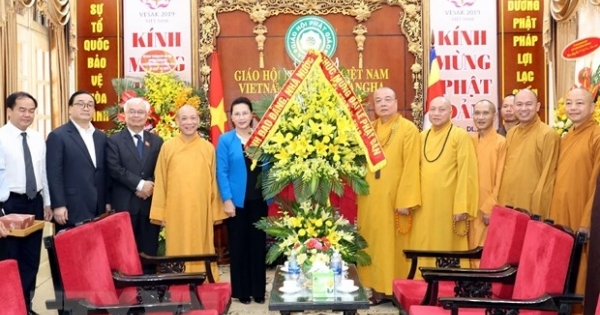 Chủ tịch Quốc hội chúc mừng Giáo hội Phật giáo nhân lễ Phật đản