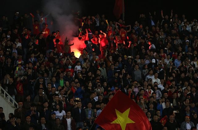 VFF bị phạt gần 40 nghìn USD vì pháo sáng ở vòng loại U23 châu Á