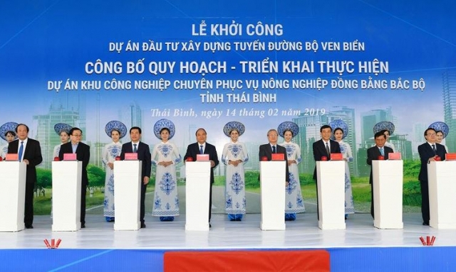Thủ tướng bấm nút động thổ xây dựng đường bộ ven biển Thái Bình