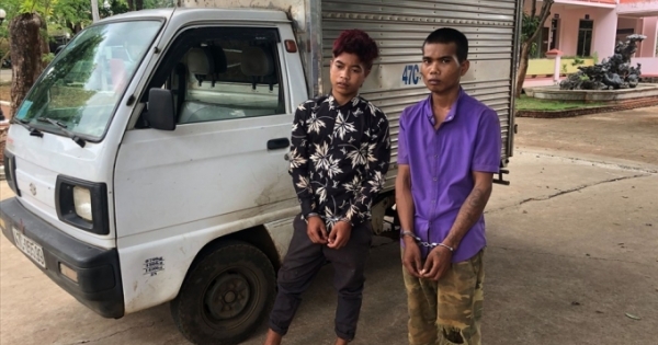 Bắt 2 thanh niên trộm xe ô tô sau khi nhậu về