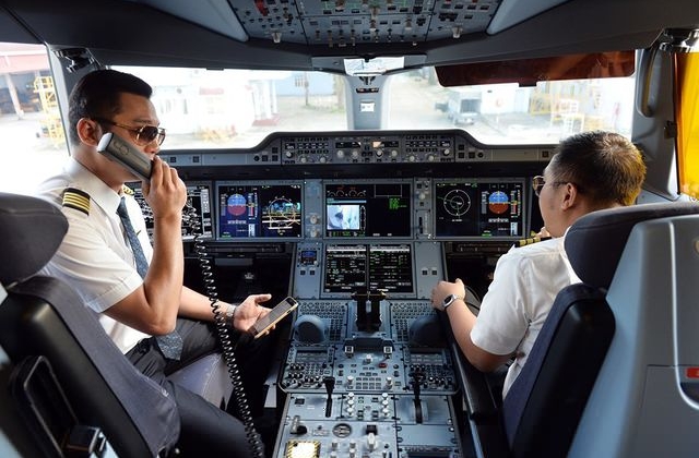 Nhận lương hàng trăm triệu mỗi tháng, phi công Vietnam Airlines vẫn bỏ đi?