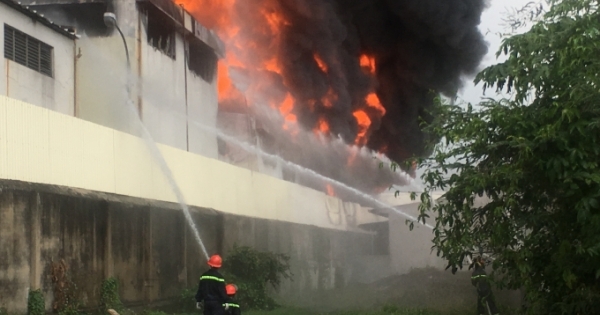 Bình Dương: Cháy lớn tại Khu công nghiệp Việt Hương