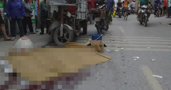 Hà Nội: Va chạm giao thông, người đàn ông bị xe ba bánh đè chết
