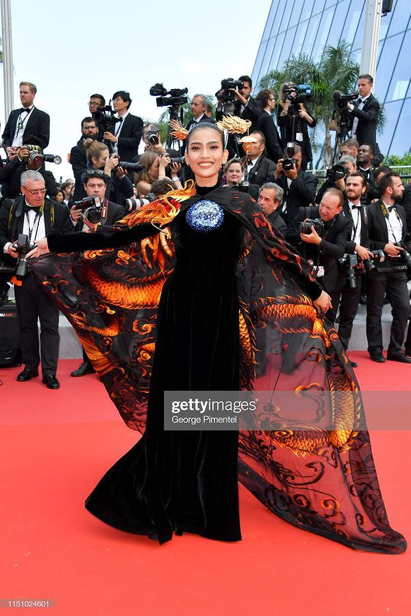 Chiều tối 22/5 (giờ Pháp), ngày thứ 9 của Liên hoan phim quốc tế Cannes lần thứ 72 diễn ra tại Palais des Festivals, Cannes, Pháp. Á hậu Trương Thị May của Việt Nam cũng tham dự sự kiện.