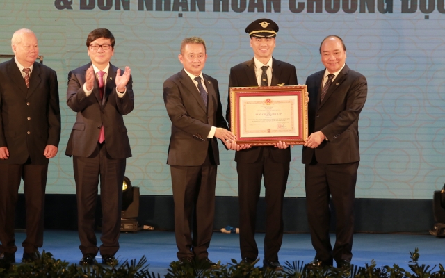 Đoàn Bay 919 của Vietnam Airlines kỷ niệm 60 năm thành lập và đón nhận Huân chương Độc lập hạng Nhì