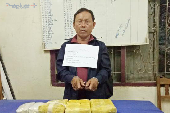 Bắt đối tượng người Lào vận chuyển 18.000 viên ma túy