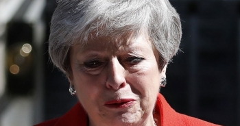 Hình ảnh quốc tế ấn tượng: Thủ tướng Anh Theresa May tuyên bố từ chức trong nước mắt