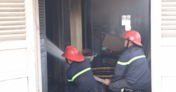 Lâm Đồng: Cháy lớn ở nhà kho nuôi thử nghiệm giống tằm