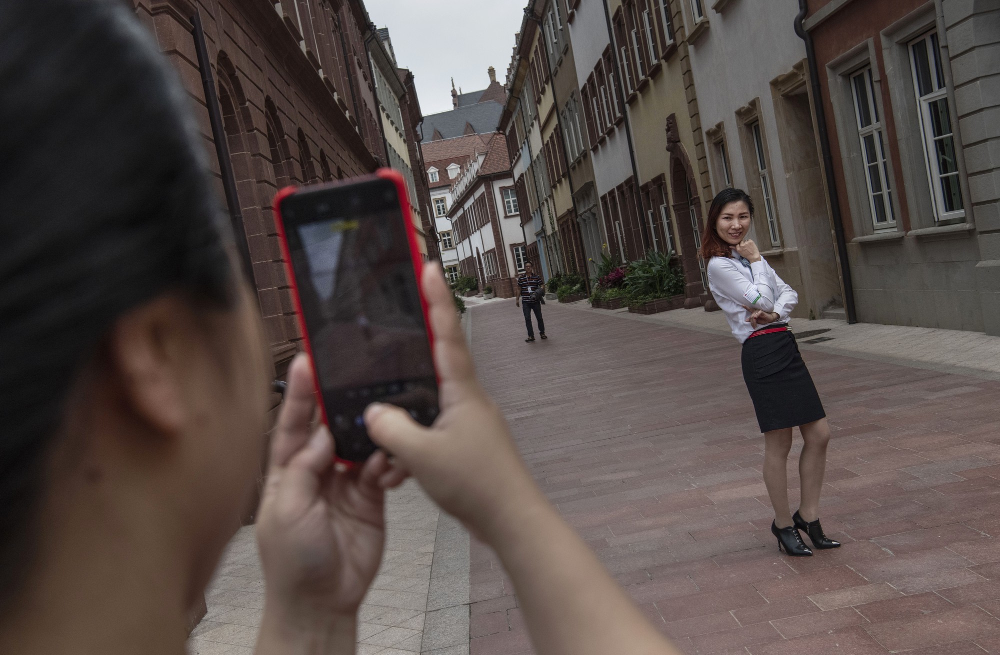 Đại bản doanh tỉ đô của Huawei: Gần 60.000 nhân viên không dùng tiền mặt, ngắm thiên nga đen và chụp ảnh sống ảo khi rảnh rỗi - Ảnh 9.