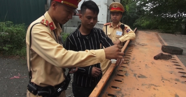 Hà Nội: Đội CSGT số 10 phát hiện tài xế xe 
