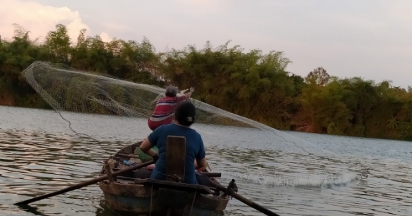 Tận diệt nguồn thủy sản sông Đồng Nai