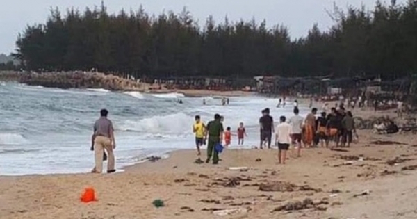 Thừa Thiên-Huế: Cứu bạn đuối nước khi tắm biển, nam thanh niên 18 tuổi tử vong