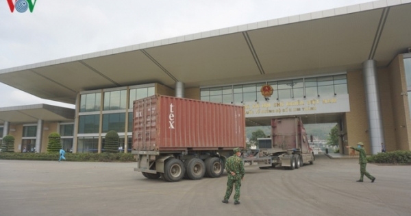 Dẹp bỏ nạn “cò mồi” thu tiền triệu xếp chỗ ở cửa khẩu Lào Cai
