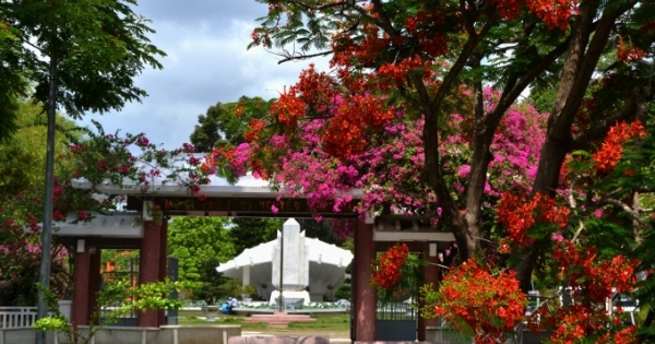 Tháng 5, viếng thăm khu vườn của cụ thân sinh Chủ tịch Hồ Chí Minh
