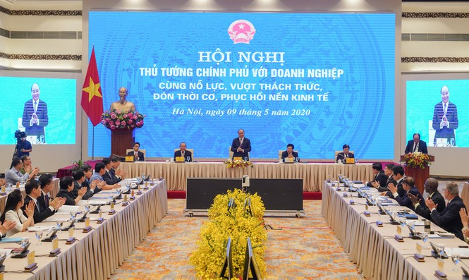 Thủ tướng Nguyễn Xuân Phúc chủ trì hội nghị với cộng đồng DN