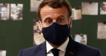 Tổng thống Macron tạo trend thời trang khẩu trang ở Pháp