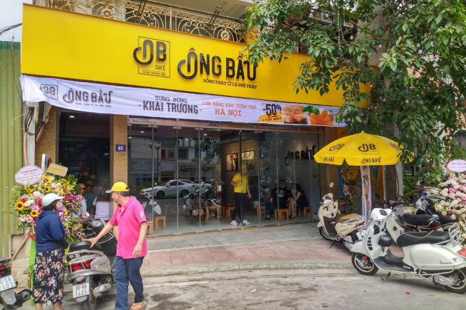 Cửa hàng cà phê Ông Bầu đầu tiên tại Hà Nội.