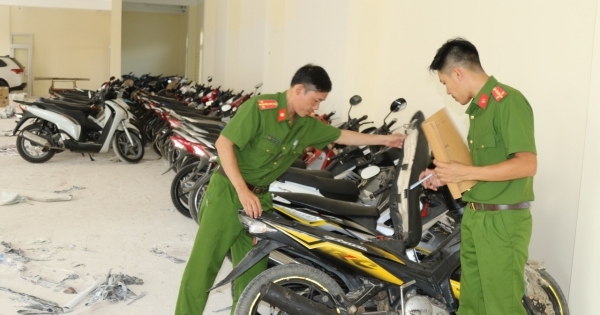 Tạm giữ số lượng xe mô tô "khủng" không rõ nguồn gốc ở Quảng Bình