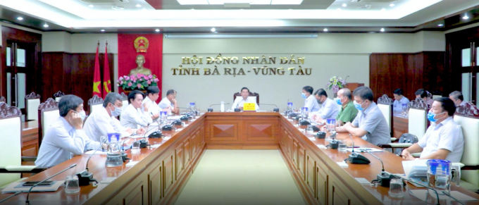 Công chức phường Phước Nguyên, TP Bà Rịa chi hỗ trợ cho ông Hoàng Phú Thiệu (SN 1940, ngụ khu phố 6, phường Phước Nguyên) là đối tượng bảo trợ xã hội.