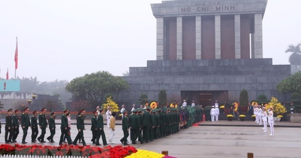 Tổ chức phục vụ nhân dân vào Lăng viếng Chủ tịch Hồ Chí Minh