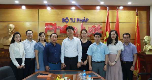 Thứ trưởng Nguyễn Thanh Tịnh dành từ "Bản lĩnh" tặng Báo Pháp luật Việt Nam