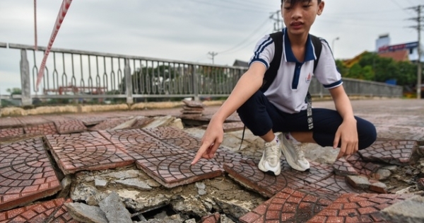 Hà Nội: Mặt cầu Tứ Hiệp sụt lún bất thường, người dân đi bộ cũng e dè