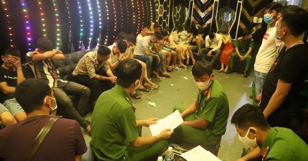 Khởi tố nữ chủ quán karaoke tham gia "tiệc ma túy" cùng khách tại Đắk Nông