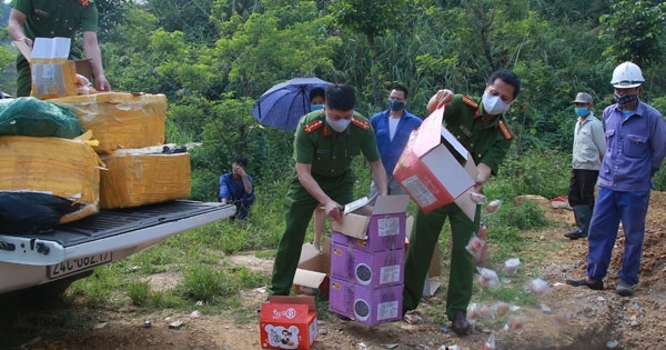 Lào Cai: Tiêu hủy 2 lô hàng không rõ nguồn gốc