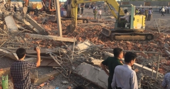 Clip ghi lại cảnh sập tường ở Trảng Bom làm 10 người chết