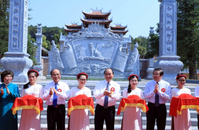 Thủ tướng Nguyễn Xuân Phúc dự lễ khánh thành Đền Chung Sơn, Nam Đàn, Nghệ An