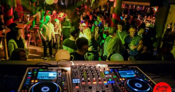 Đà Nẵng cho phép quán bar hoạt động trở lại, karaoke và vũ trường tiếp tục tạm dừng