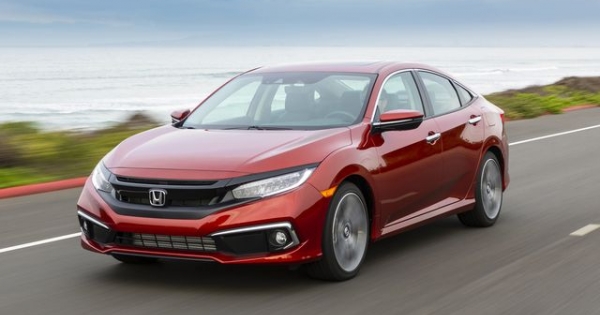 Honda Civic giảm giá "sốc" xả kho đón thế hệ mới