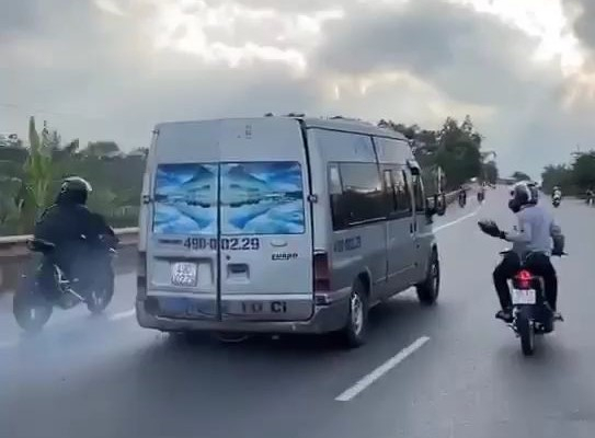 Lâm Đồng: Triệu tập nhóm thanh niên ném đá xe khách trên quốc lộ 20