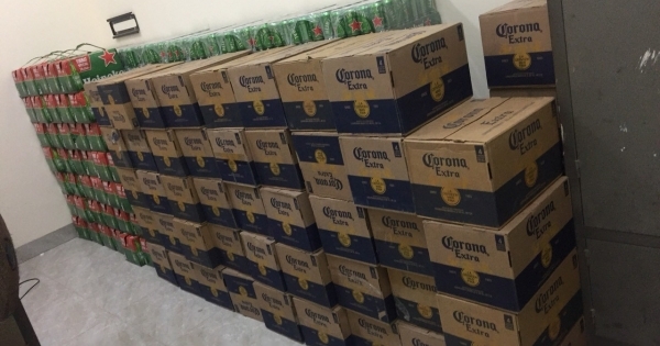 Quảng Bình: Gần 200 thùng bia "lậu" đang trên đường đi tiêu thụ thì bị bắt