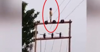 Clip: Bàng hoàng chứng kiến cảnh cậu bé hồn nhiên đứng trên đỉnh cột điện cao thế