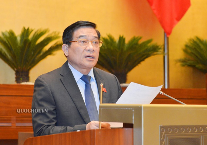 Chủ tịch Hội đồng Dân tộc của Quốc hội Hà Ngọc Chiến trình bày Báo cáo thẩm tra.