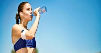 7 cách làm mát cơ thể trong ngày hè nóng nực