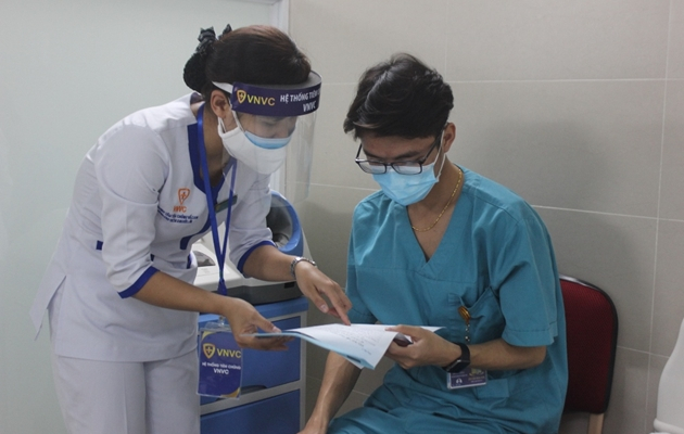 Hơn nửa triệu người Việt Nam tiêm vắc xin phòng COVID-19