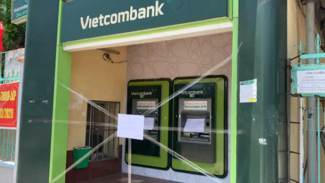 Bình Dương: Nhiều trụ ATM bị đập phá