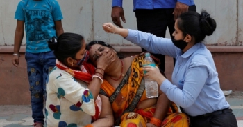 Thế giới ráo riết gửi "phao cứu sinh" giúp Ấn Độ thoát "sóng thần" Covid-19
